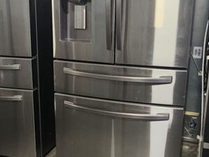 RF28R7201S 28-cu ft 4-Door Standard-Depth French Door Refrigerator with Single Ice Maker (Fingerprint-Resistant Stainless Steel) ENERGY STAR