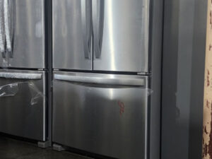 25.2-cu ft French Door Refrigerator with Ice Maker (Fingerprint-Resistant Stainless Steel) ENERGY STAR